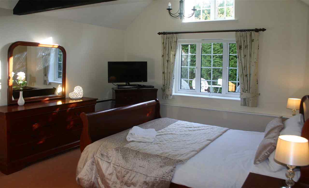 resized-2349823-Master bedroom after redecoration2.jpg